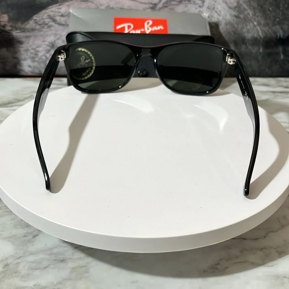 RAY-BAN SUNGLASSES. NEW WITH CASE AND BOX. MADE IN ITALY - Picture 9 of 16